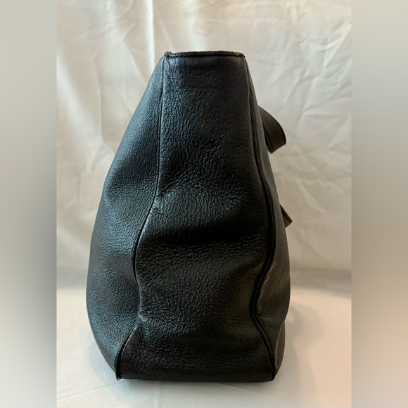 Kate Spade New York black leather shoulder bag very soft quality leather - Picture 3 of 11